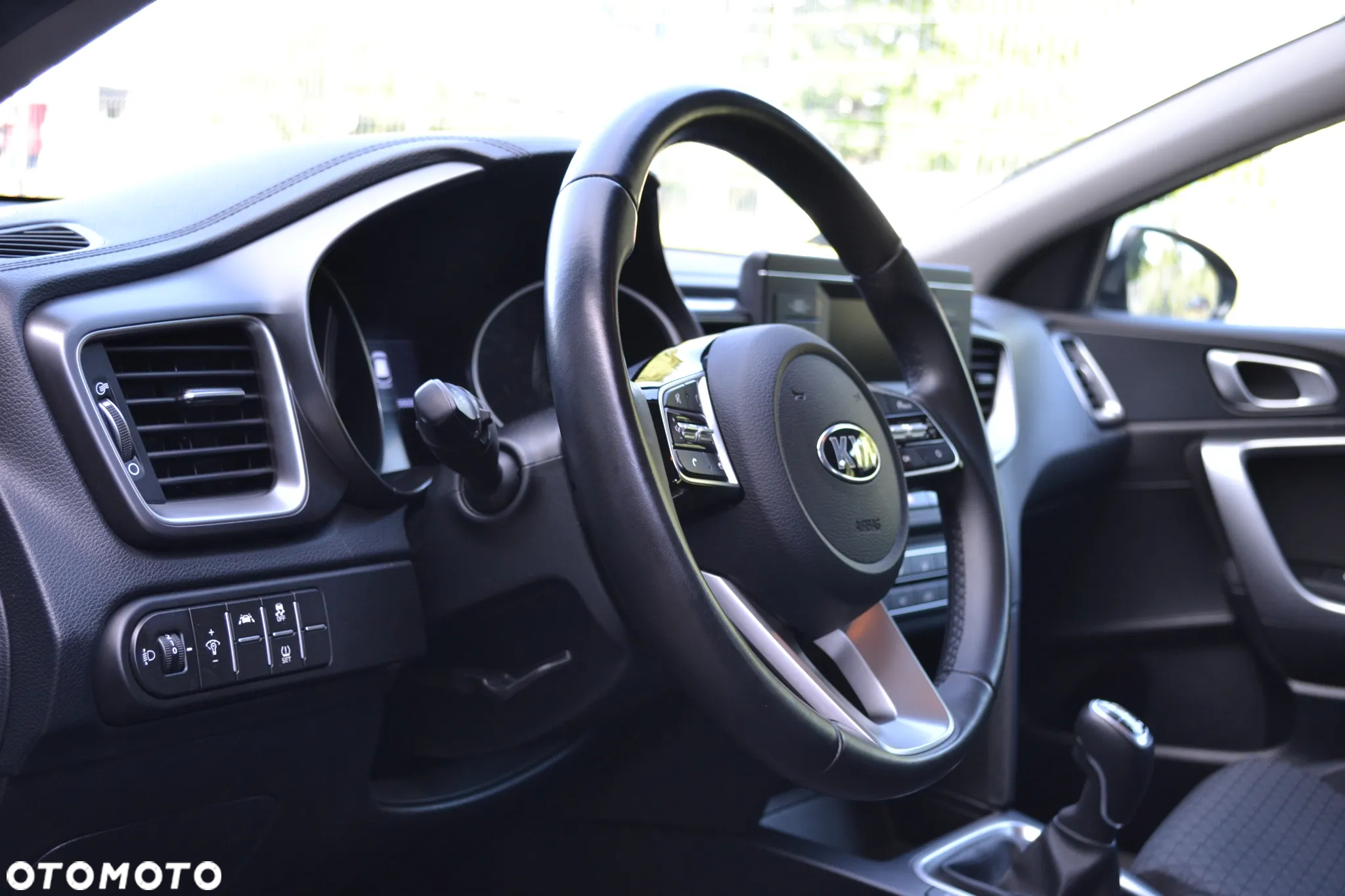 Kia Ceed 1.6 CRDi SCR M - 12