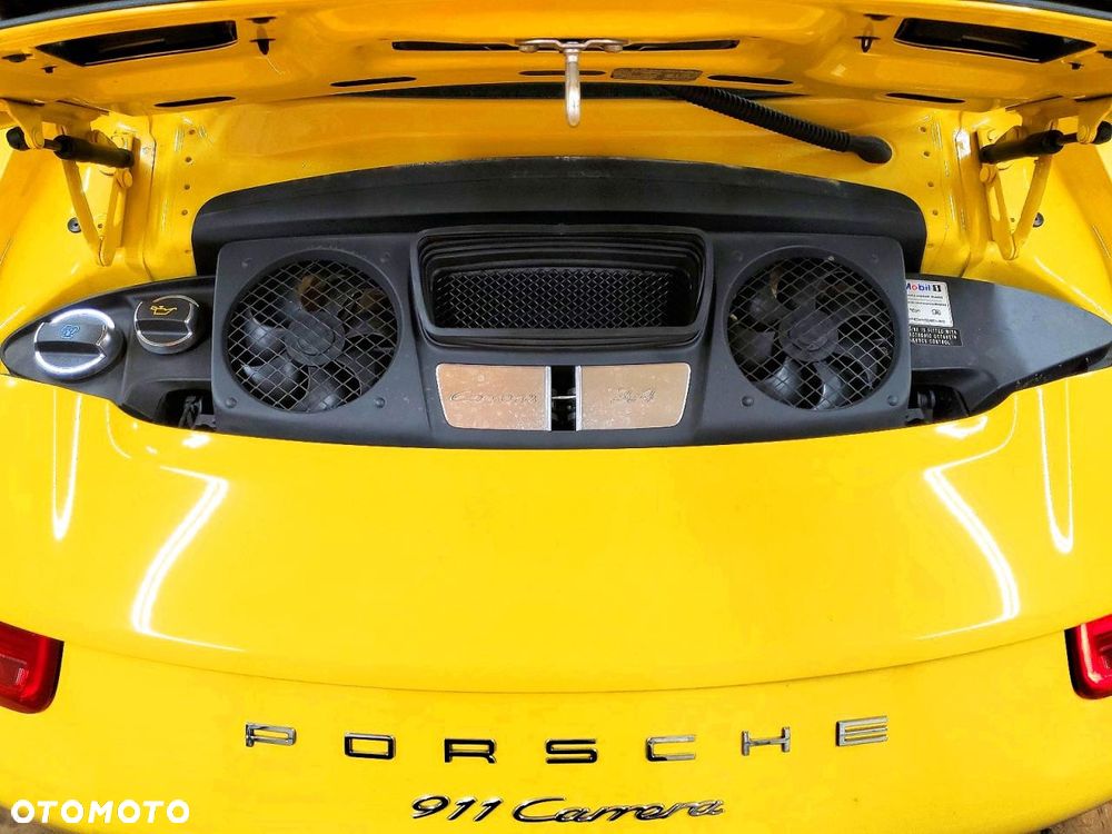 Porsche 911 Carrera 4 PDK - 13
