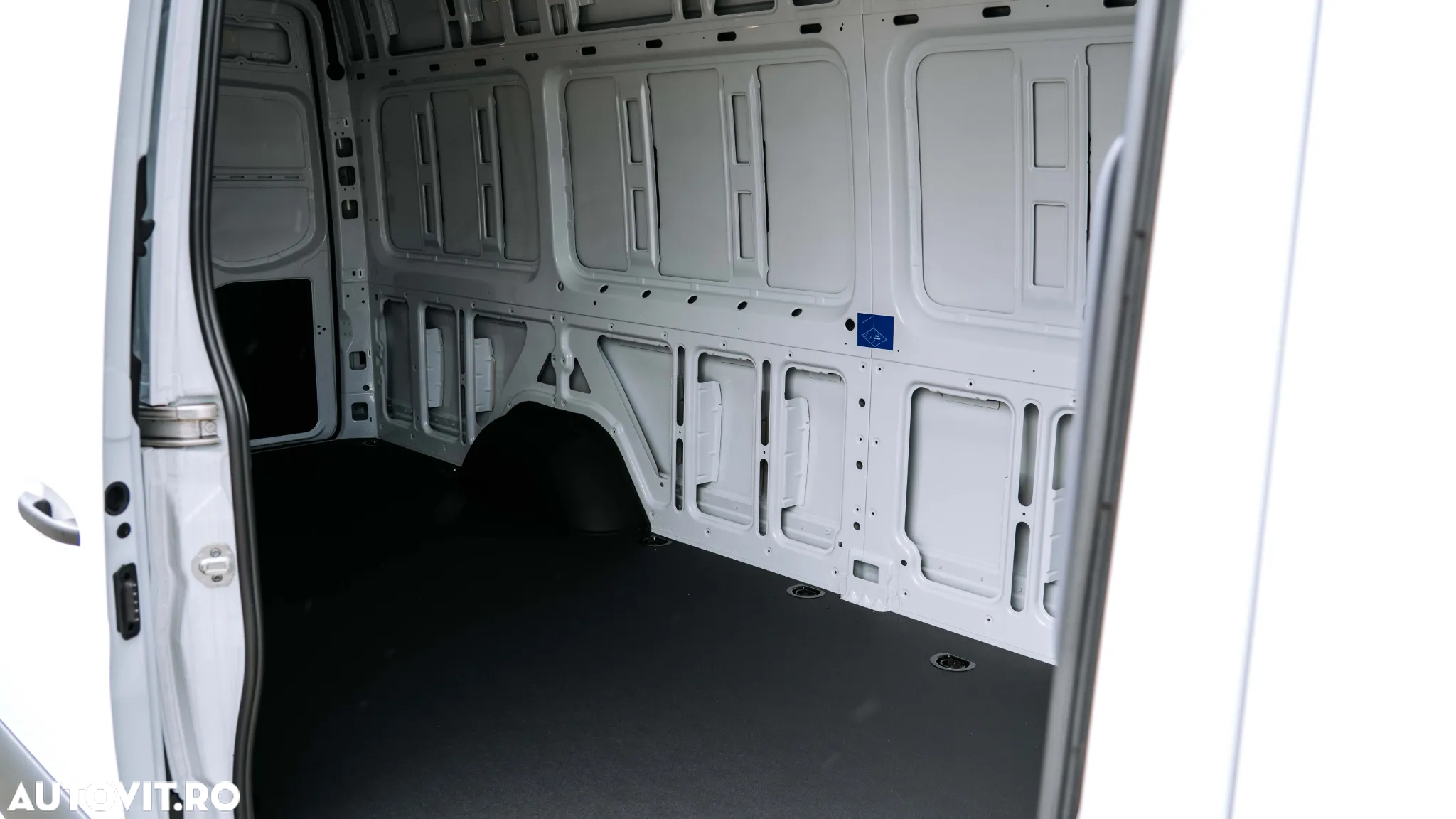 Mercedes-Benz Sprinter - 5