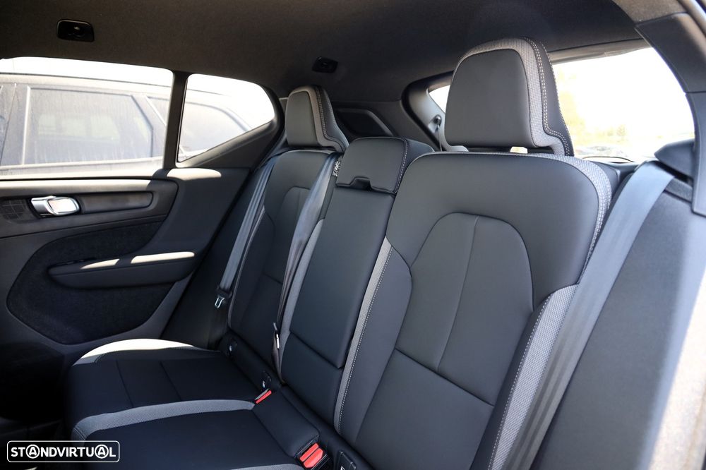 Volvo EX40 82 kWh Single Motor Extended Range Plus - 11
