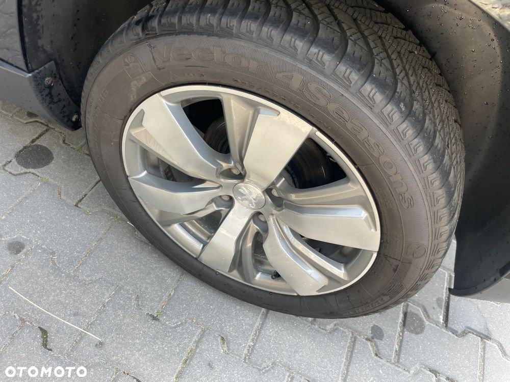 Peugeot 2008 1.2 Pure Tech Style EU6 - 17