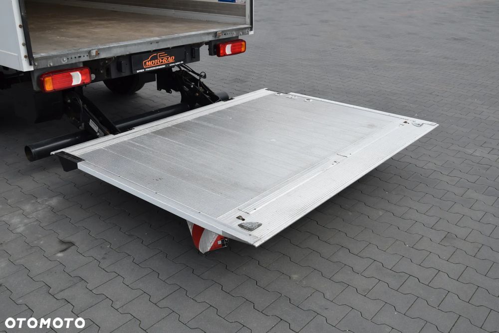 Iveco DAILY 35S14 / 2.3 - 140 KM / AUTIOMAT HI-MATIC / 3 OSOBY / DO 3,5 TONY / KONTENER / DOSTAWCZE / WINDA PALFINGER / KLIMA / TEMPOMAT / 2022 / SERWISOWANY / SPROWADZONY Z NIEMIEC - 18