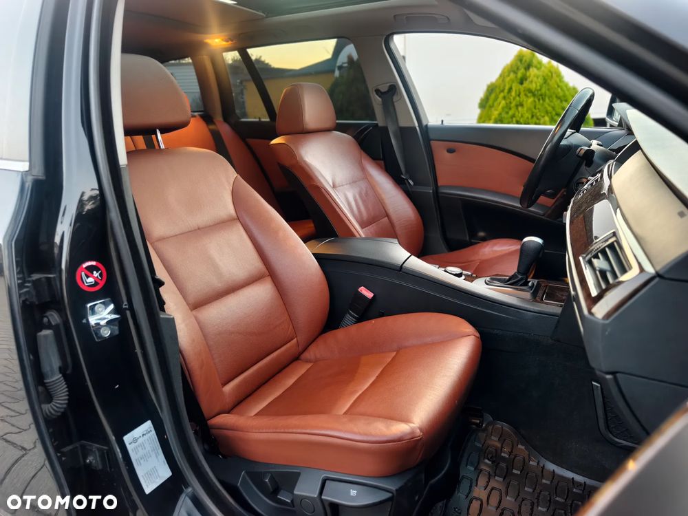 BMW Seria 5 525i Touring - 17