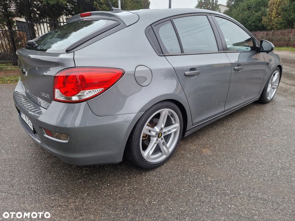 Chevrolet Cruze 1.6 LS+ - 25