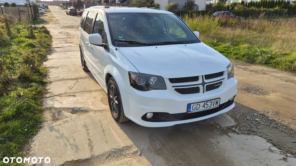 Dodge Grand Caravan - 11