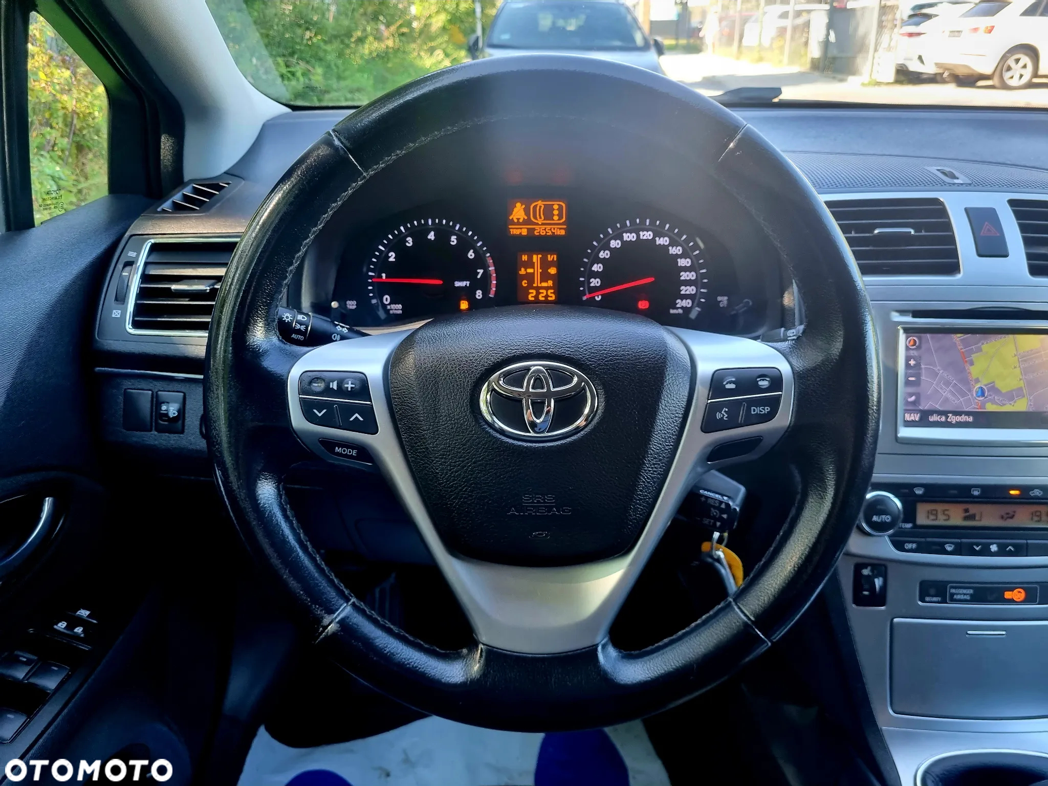 Toyota Avensis 1.8 Sol NAVI - 14