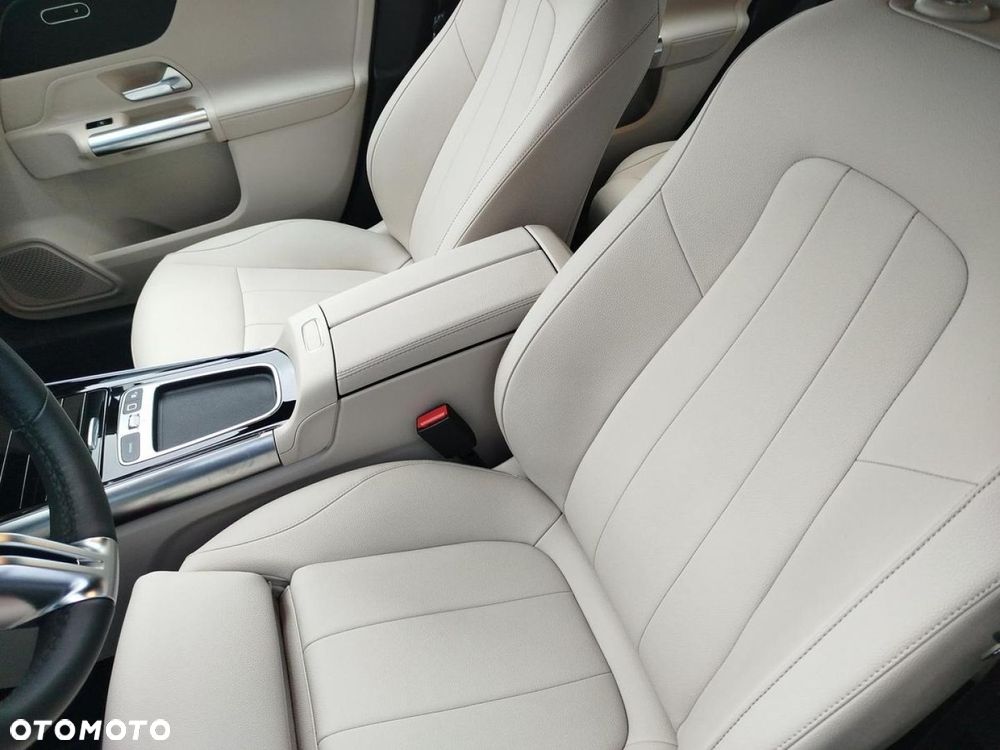 Mercedes-Benz GLA - 11