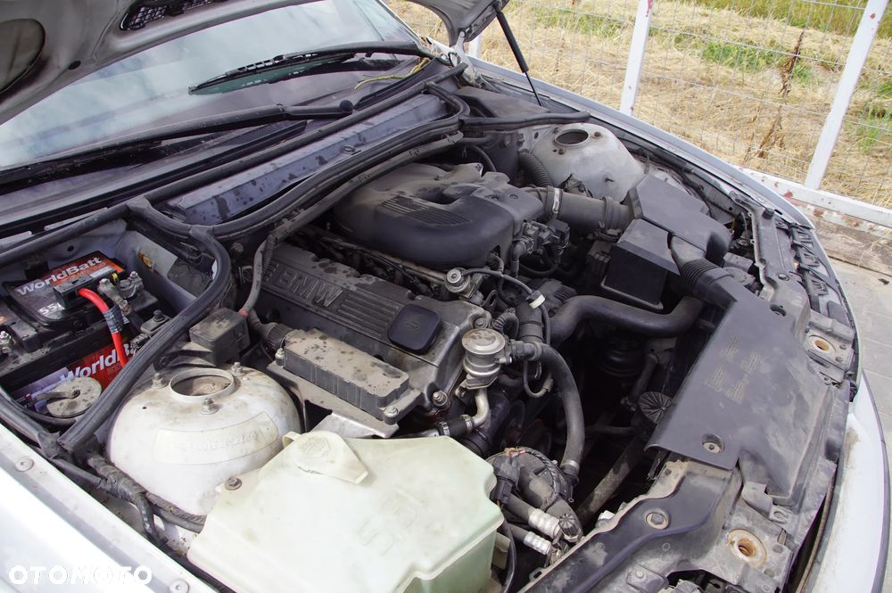 Auto na części - BMW E46 318i 1.9 8V 118 KM M43B19O1 7505600 354 2000R Silnik Skrzynia Drzwi Lusterko Lampa Maska Klapa Szyba Deska Kokpit Sterownik Moduł Fotel - 17