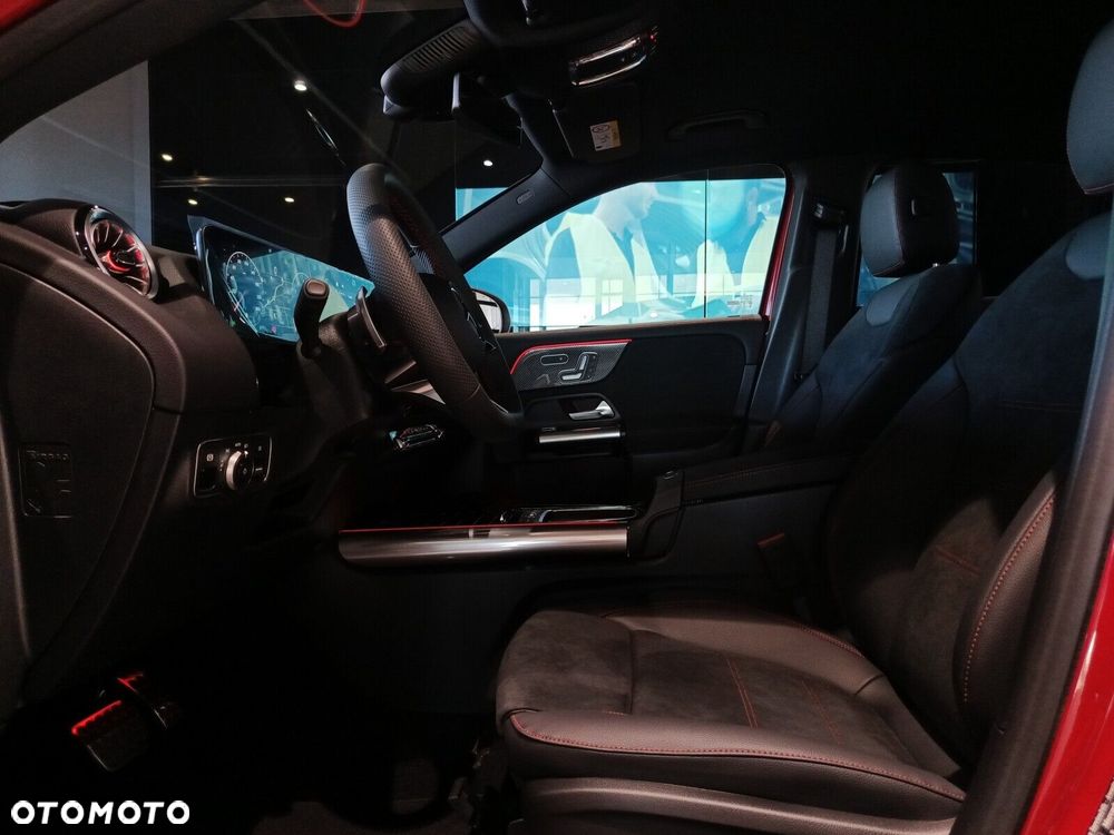 Mercedes-Benz GLA - 16