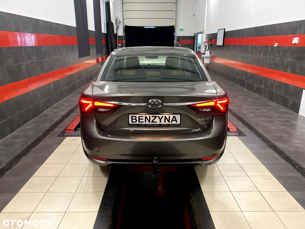 Toyota Avensis 1.8 Premium MS - 10