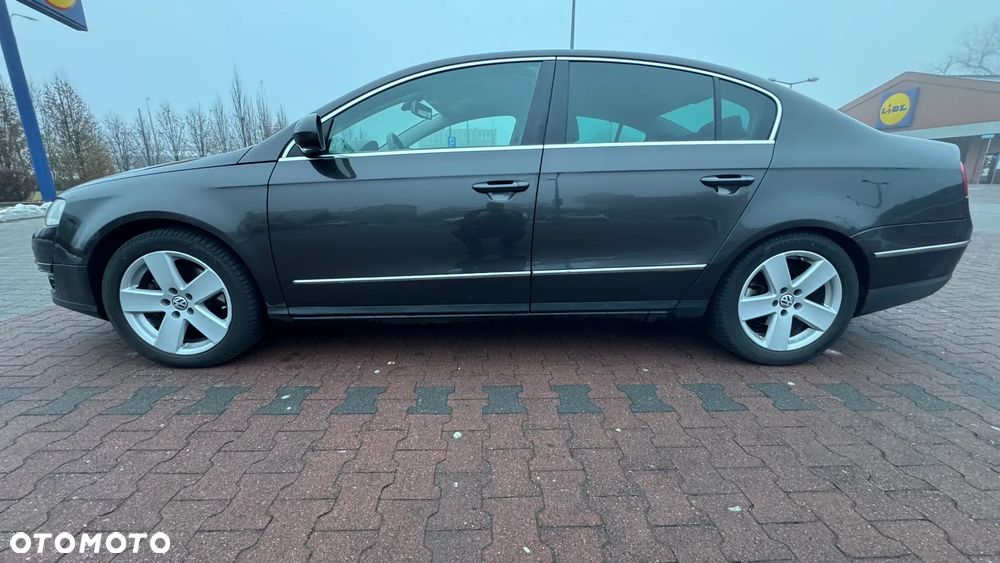 Volkswagen Passat 2.0 TDI DPF DSG Individual - 4