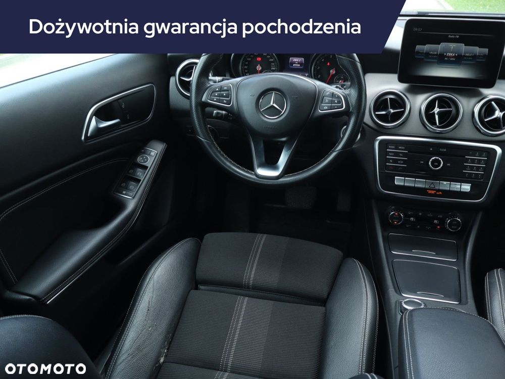 Mercedes-Benz GLA - 9