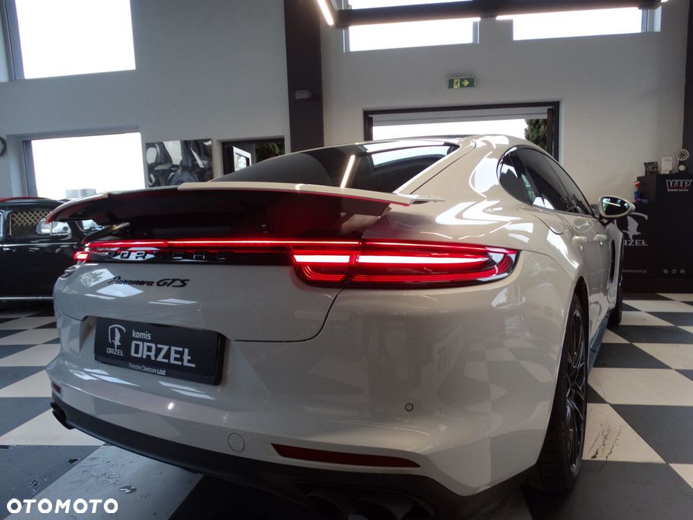 Porsche Panamera - 4