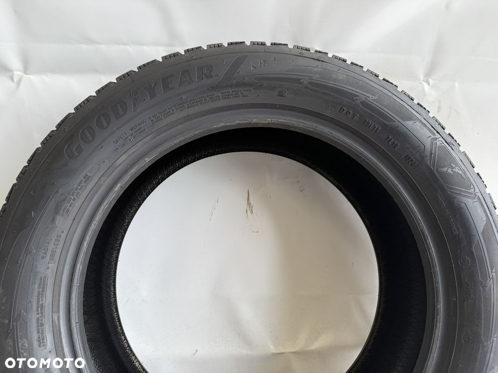 215/55/17 Goodyear UltraGrip Performance 3 94H 2024R (456) - 2