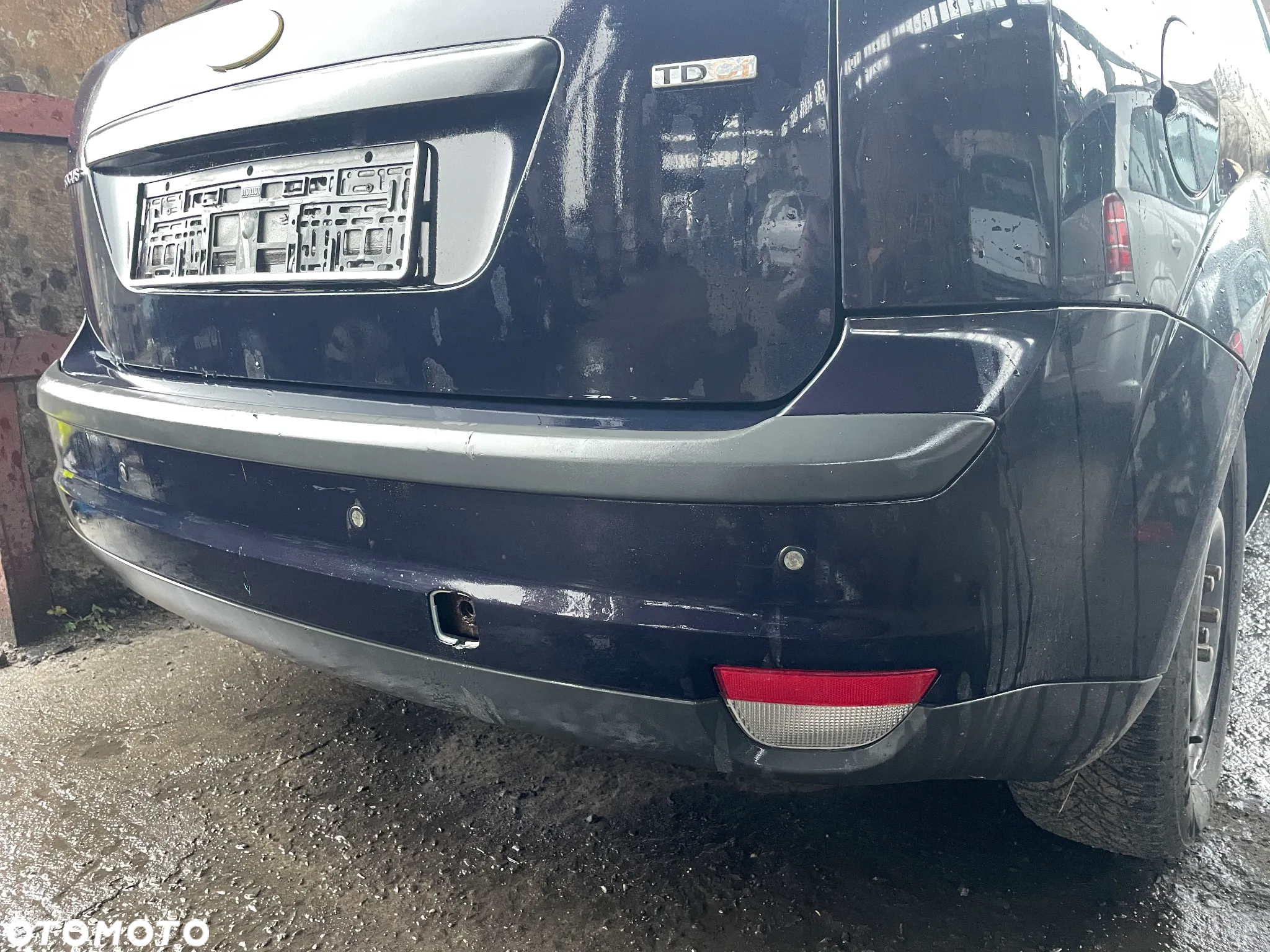 ZDERZAK TYL V3 FORD FOCUS MK II HB - 2