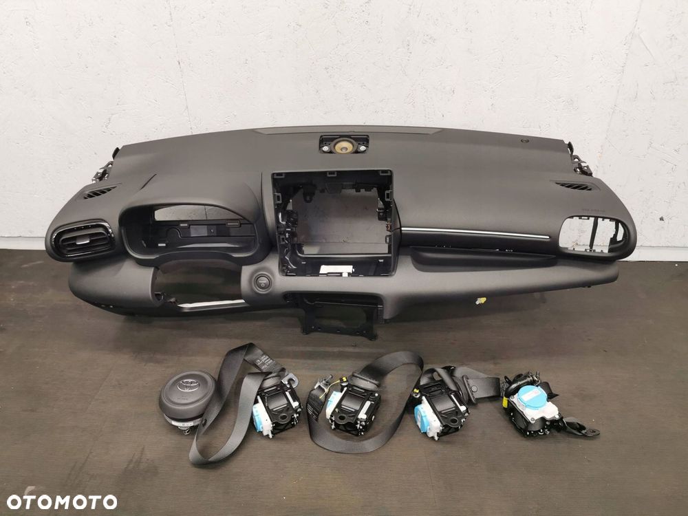 toyota yaris iv 4 2024 deska rozdzielcza konsola airbag pasy oryginalna