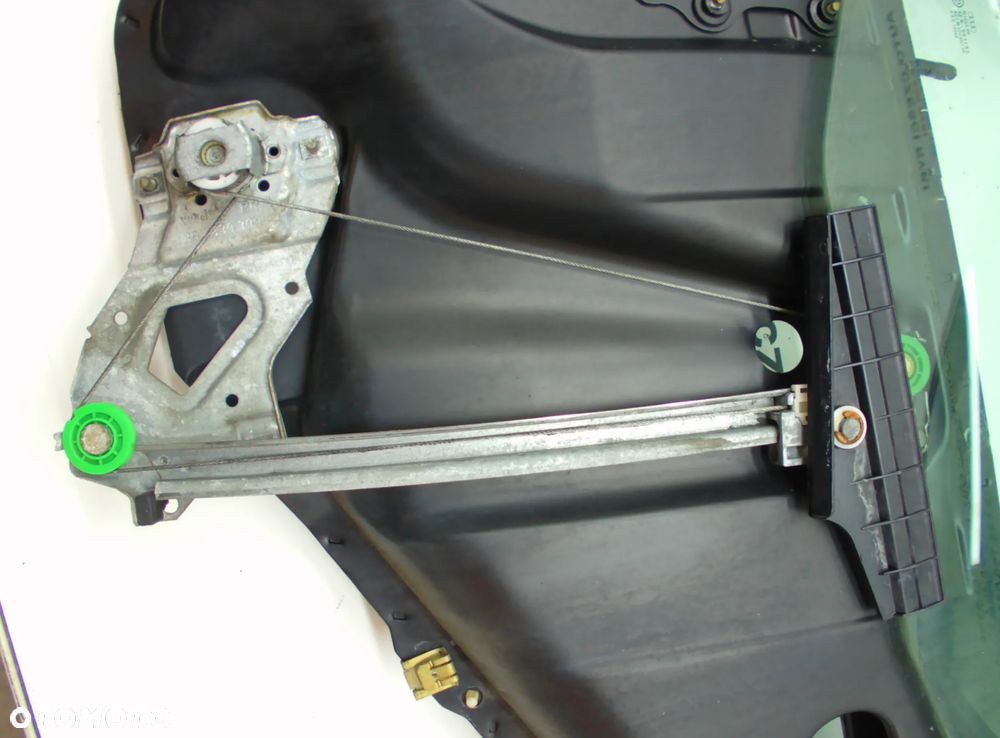Audi 80 B3 Ramka drzwi szyba mechanizm podnoszenia szyby podnośnik - 6