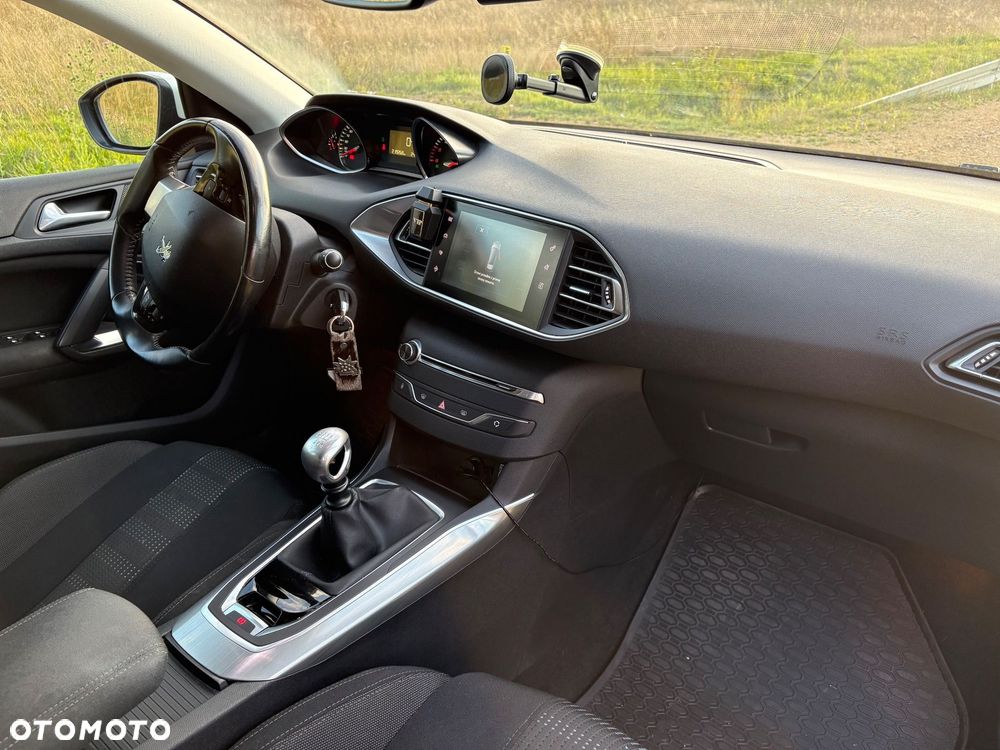 Peugeot 308 1.6 BlueHDi Allure S&S - 15