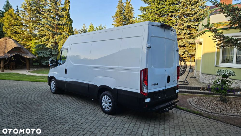 Iveco Daily 35S17 3,0D 170KM I Właściciel L2H2 Średniak Hak 3,5T Webasto Klima Fotel Bujany - 10