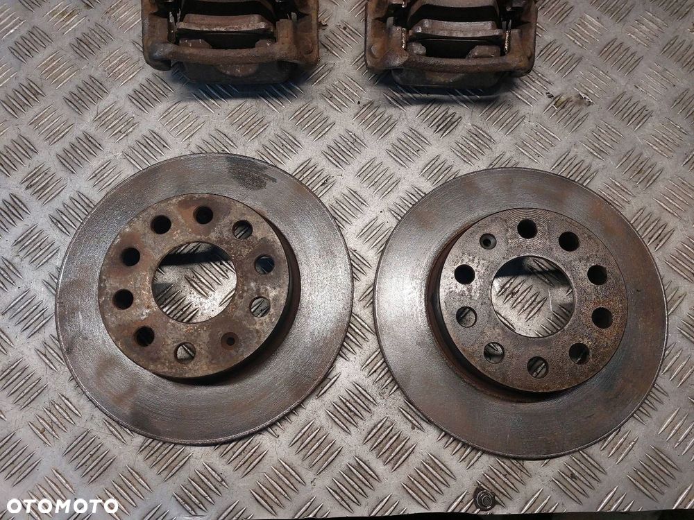 TARCZE HAMULCOWE TYŁ + KLOCKI + ZACISKI  VOLKSWAGEN TOURAN I 254MM - 2
