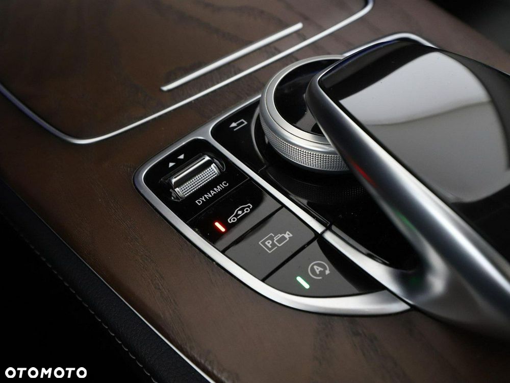 Mercedes-Benz Klasa E 220 d 4-Matic All-Terrain - 32