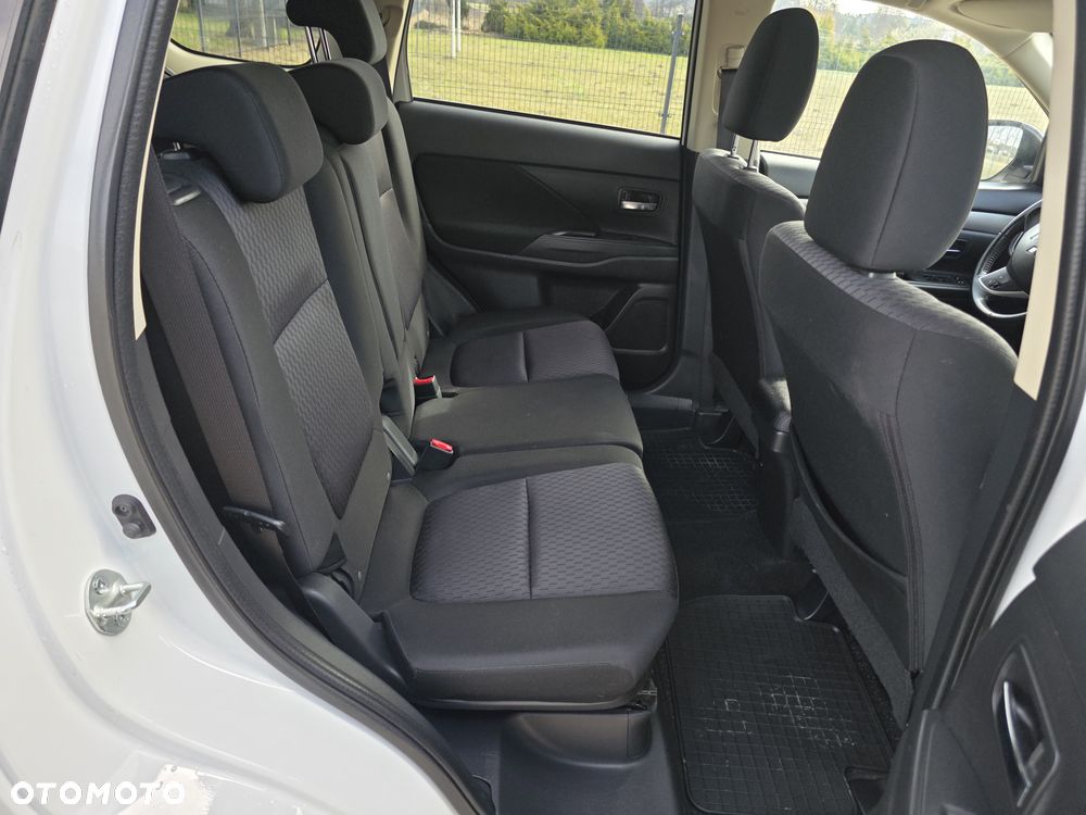 Mitsubishi Outlander 2.2 DI-D 4WD Invite - 18