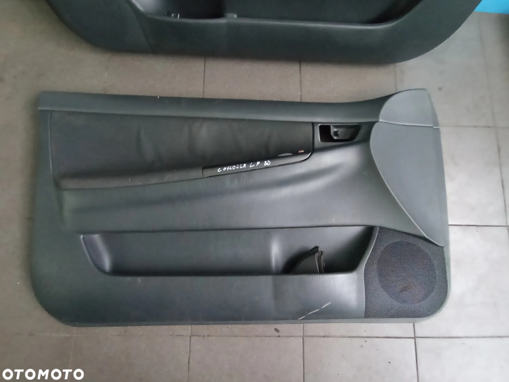 Boczek drzwi lewy prawy przód Toyota Corolla - 3