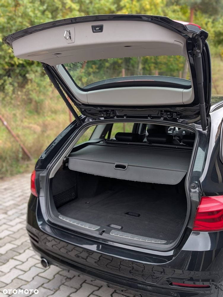 BMW Seria 3 318d Touring Luxury Line - 14