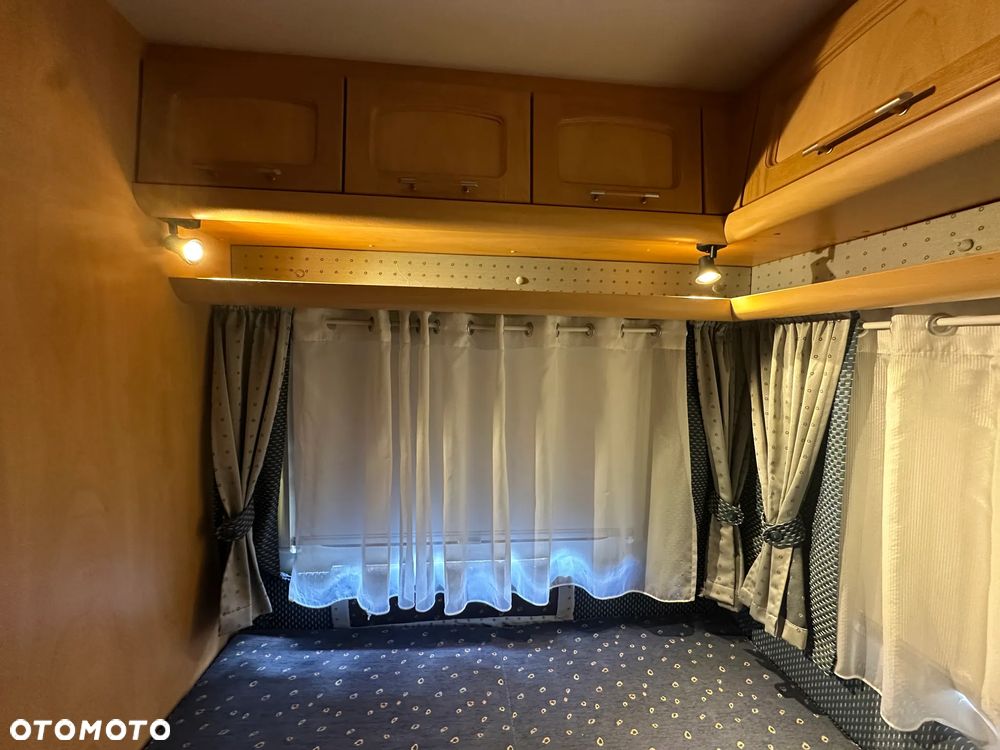 Burstner 500 VENTANA z napędem i markizą kasetową THULE. - 35