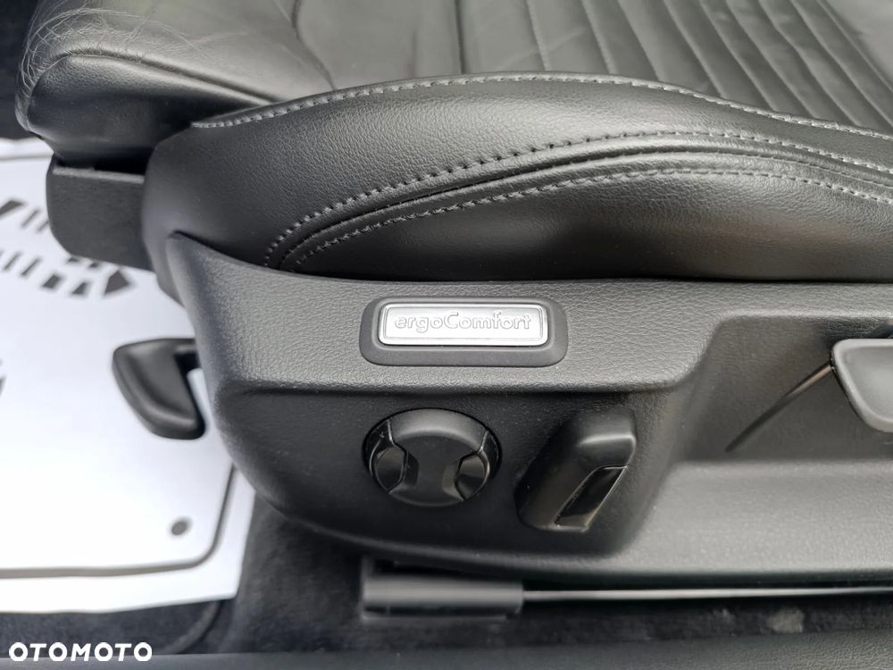 Volkswagen Passat 2.0 TDI (BlueMotion Technology) Highline - 23