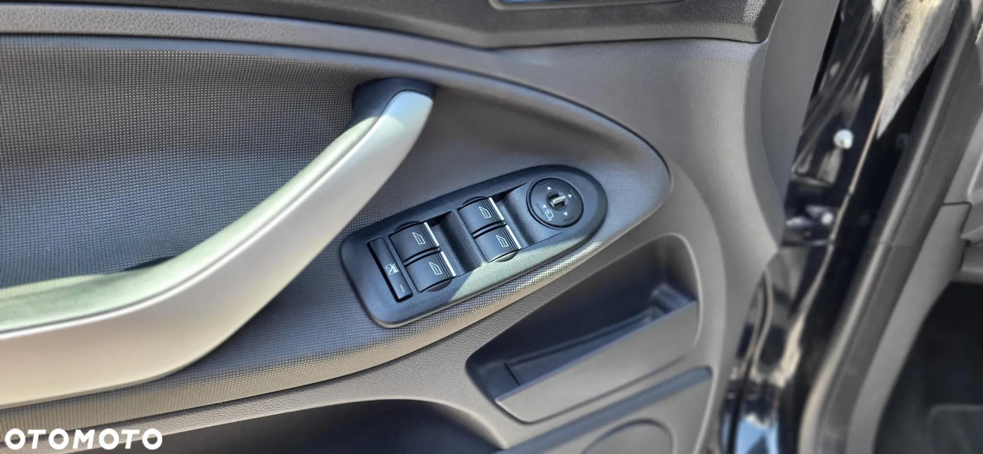 Ford Kuga 2.0 TDCi 2x4 SYNC - 17