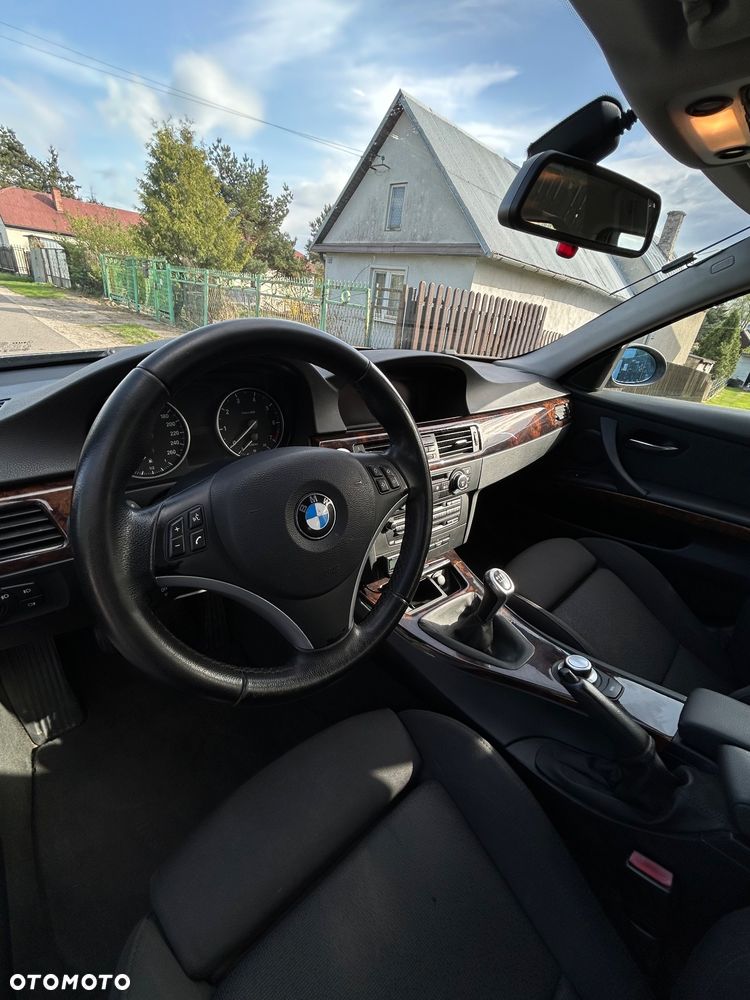 BMW Seria 3 318i - 23