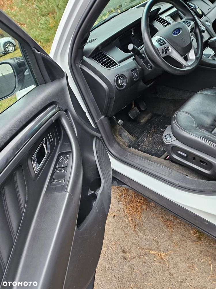 Ford Taurus - 13