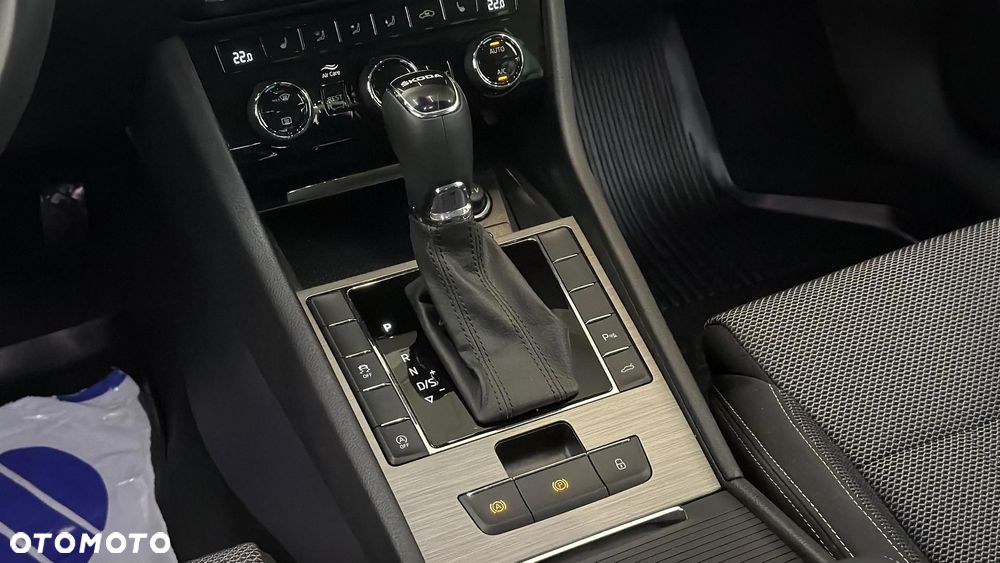 Skoda Superb 2.0 TDI SCR Style DSG - 16