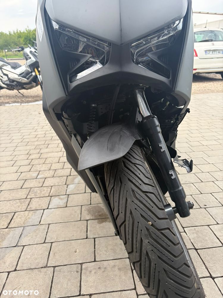 Yamaha X-max - 7