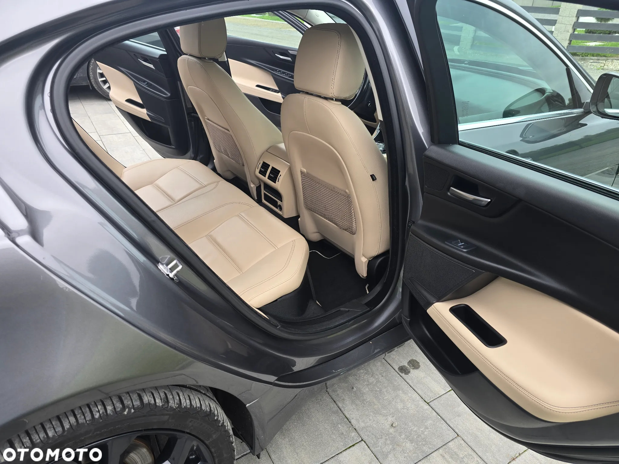 Jaguar XE 20d Prestige - 25