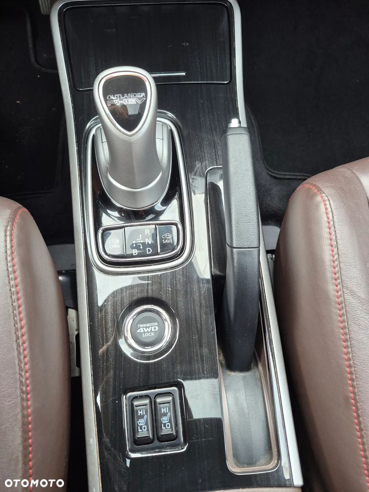 Mitsubishi Outlander Intense + - 14