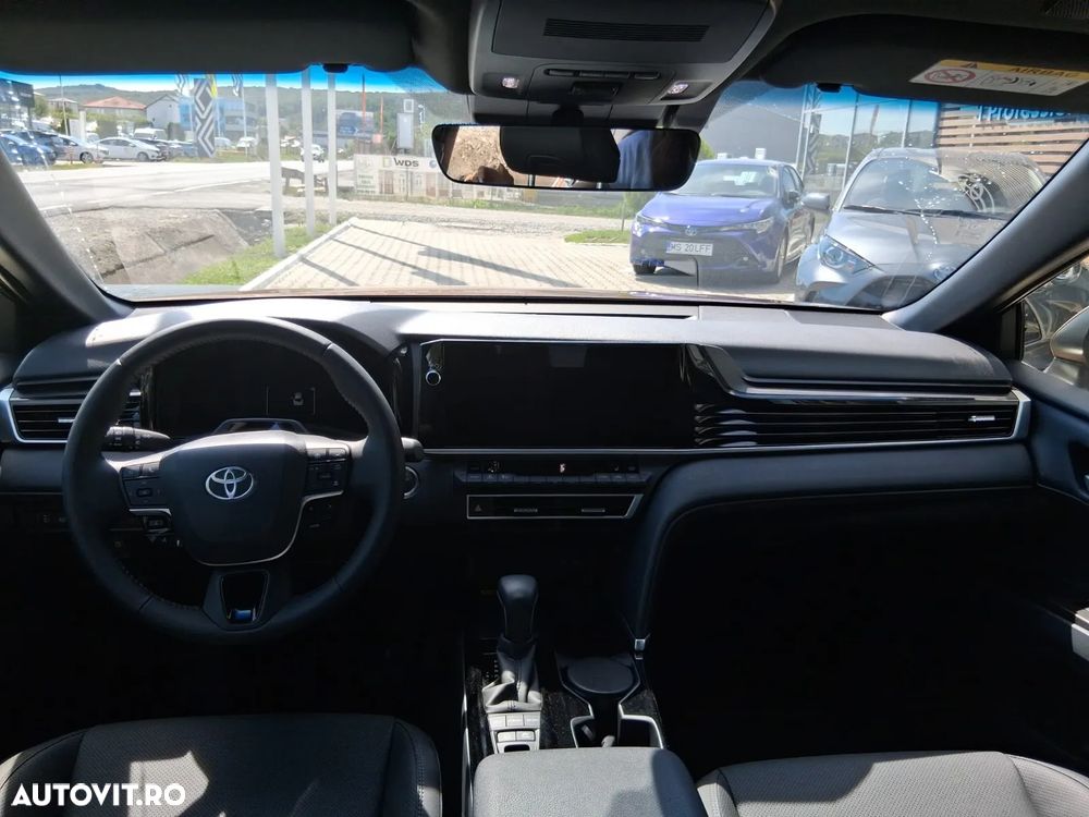 Toyota Camry - 10
