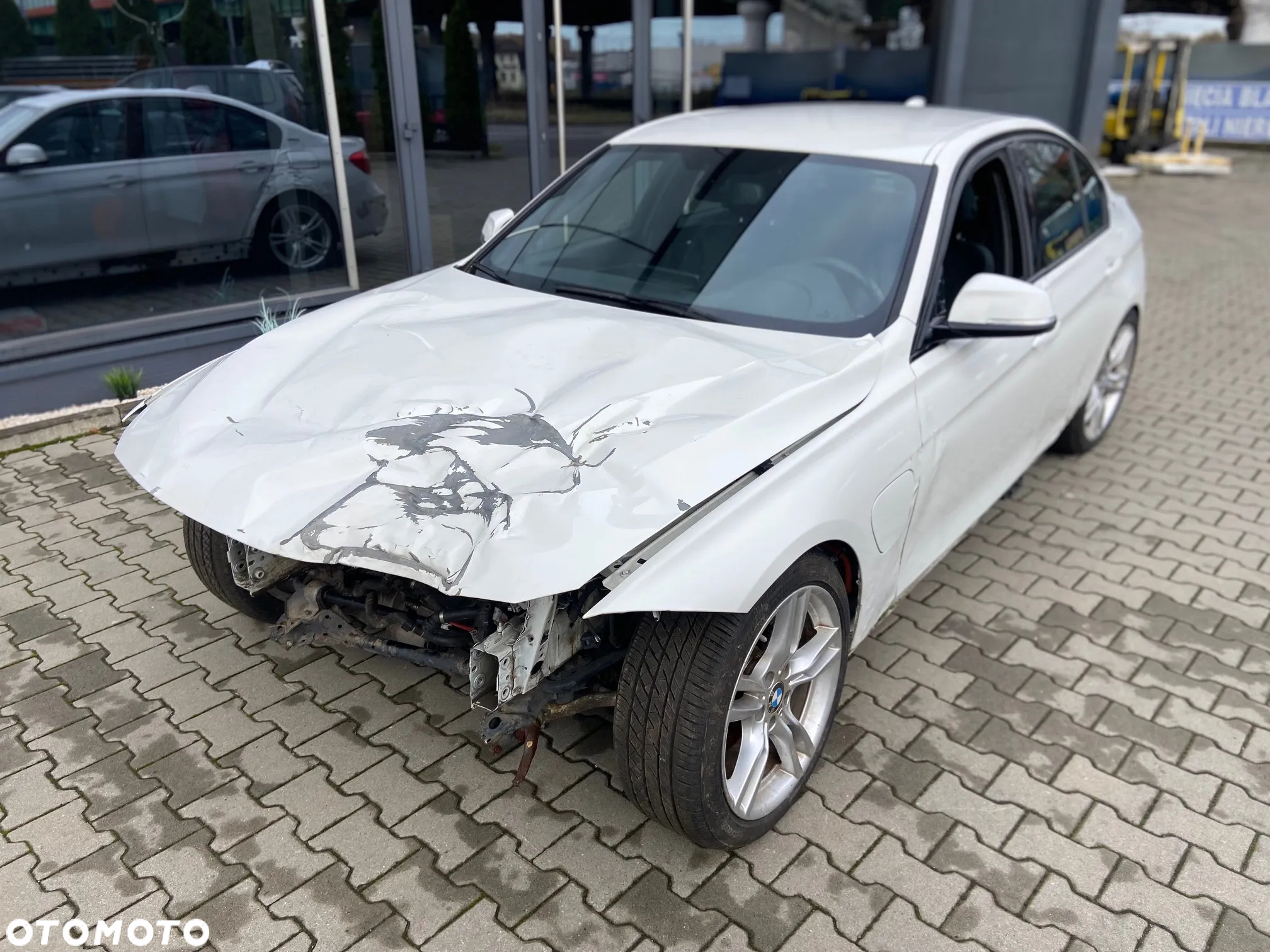 BMW Seria 3 330e M Sport sport - 4