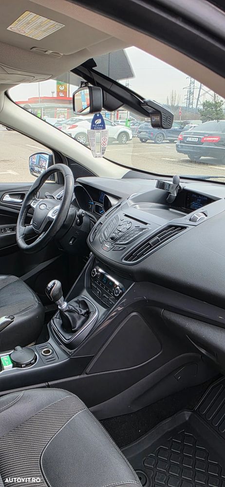 Ford Kuga 2.0 TDCi 2x4 Titanium - 3