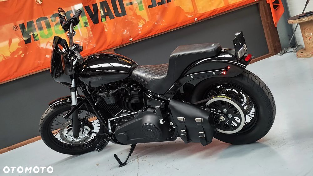 Harley-Davidson Softail Street Bob - 37