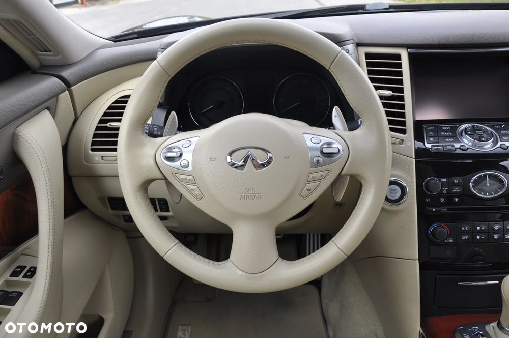 Infiniti QX70 - 28