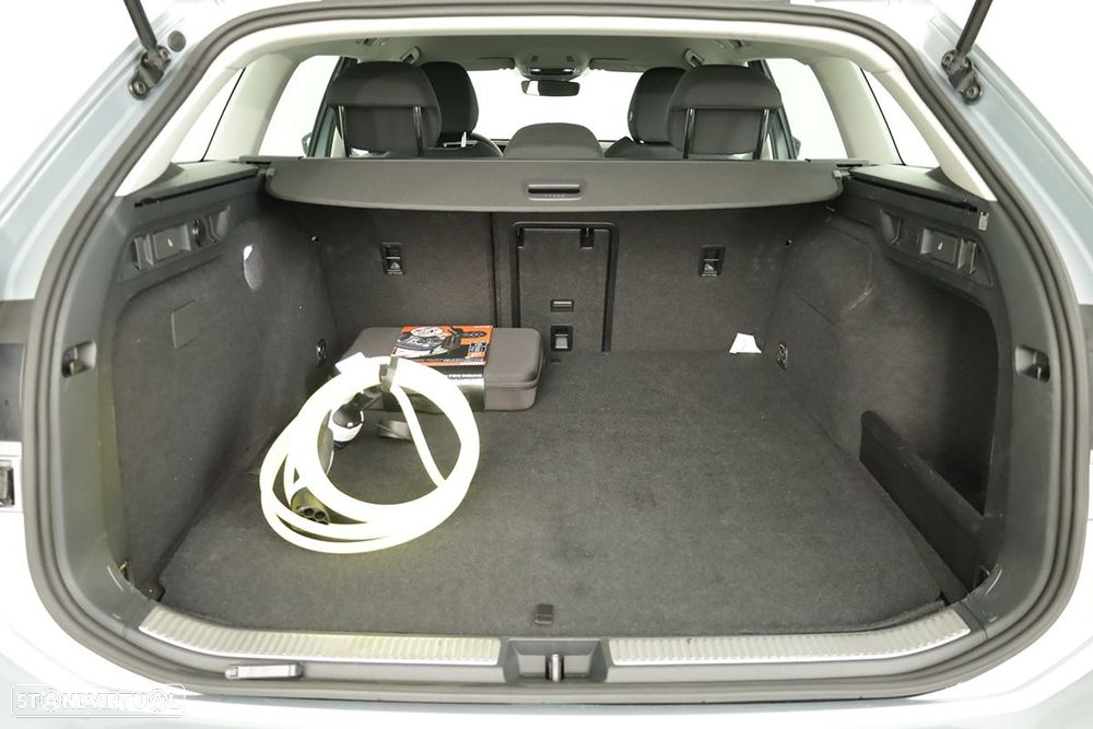 VW Passat Variant 1.5 TSI eHybrid DSG - 23