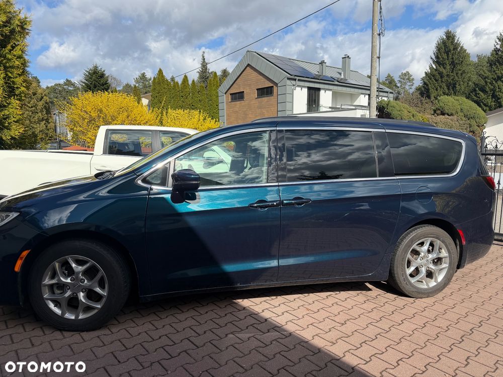 Chrysler Pacifica - 2