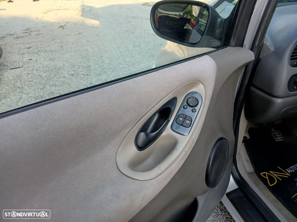 Ford Galaxy 1.9 TDi GLX - 6