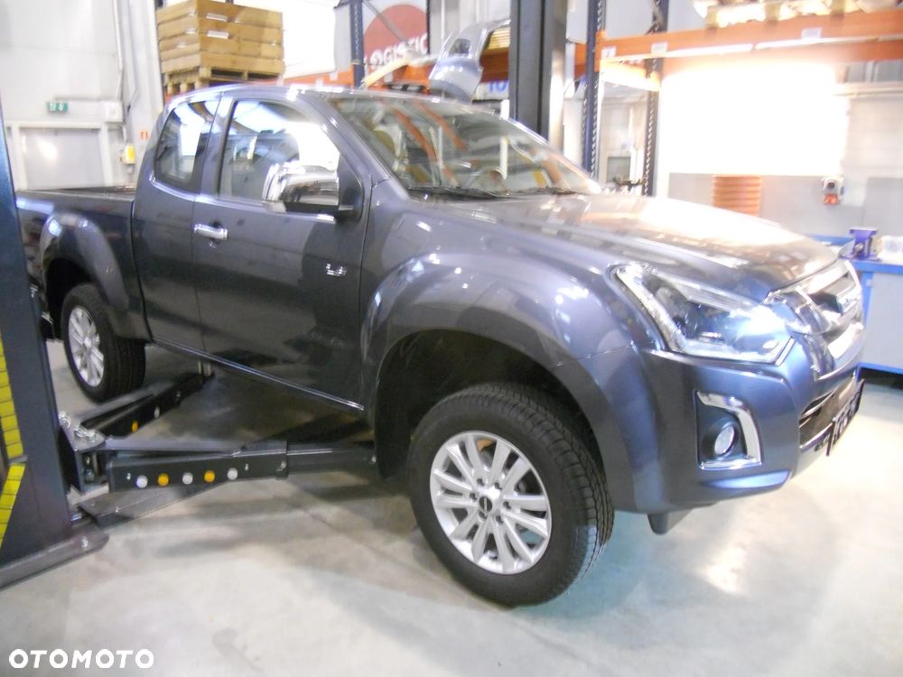 Błotnik PRZEDNI PRAWY Nowy! Isuzu D-max II