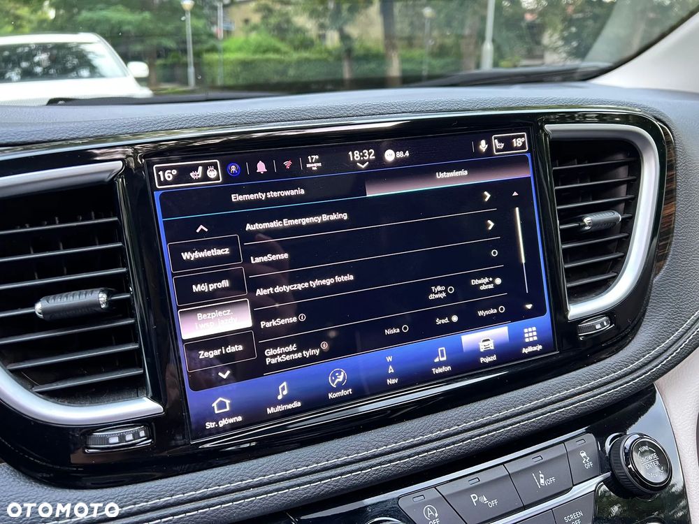 Chrysler Pacifica - 30