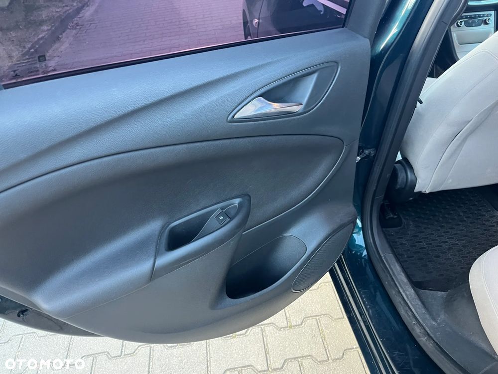 Opel Astra 1.4 T Dynamic S&S - 10