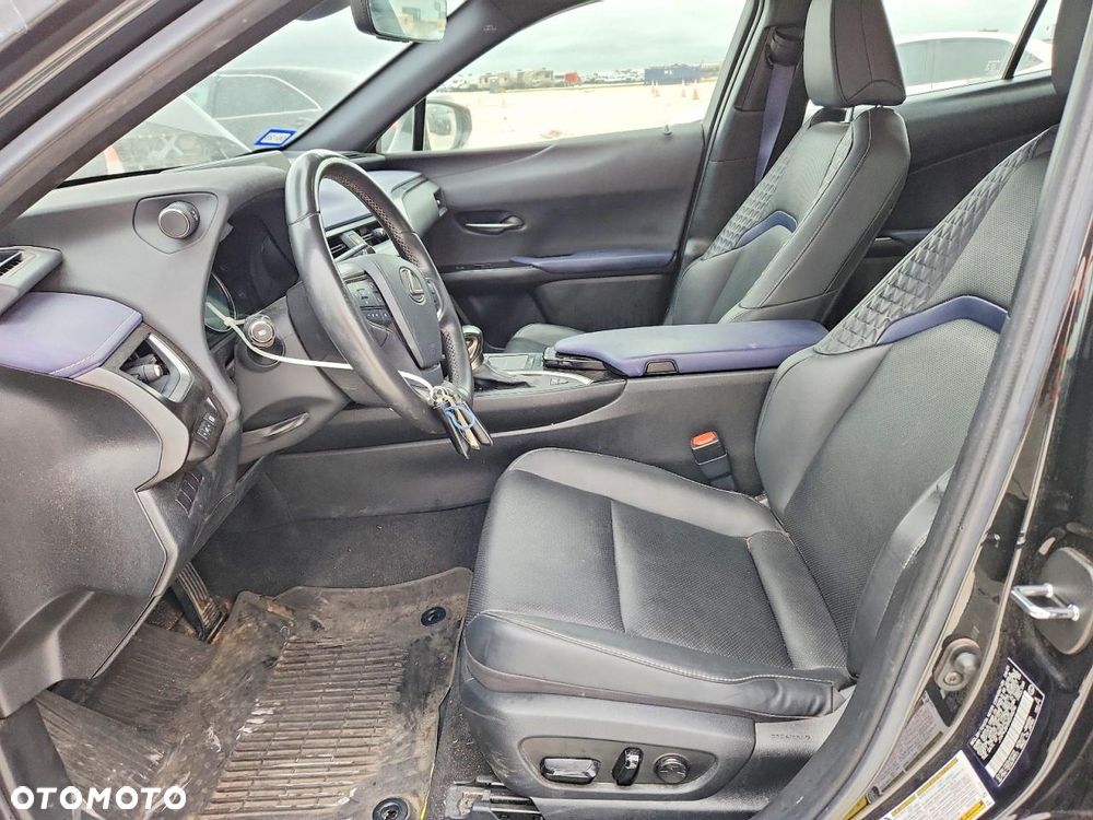 Lexus UX - 6