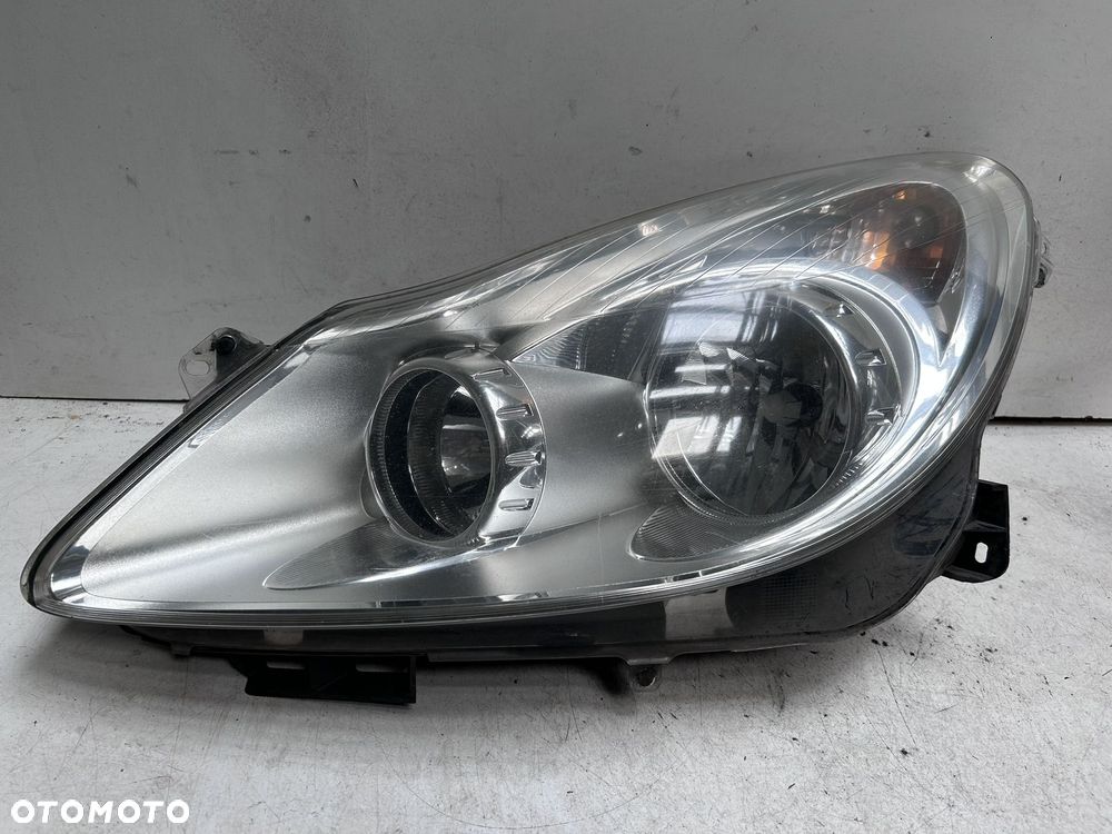 Reflektor lewy Opel Corsa D 13186381 - 1